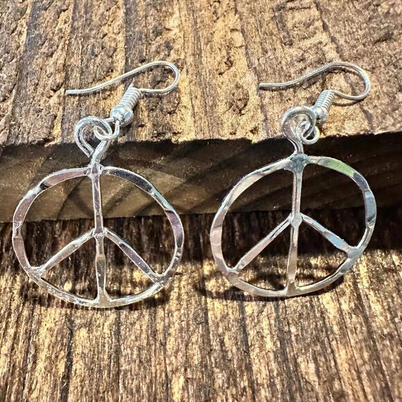 Handmade Artesian Hippie‎ Silver Plated Peace Sign Drop Wire Earrings, Gift Box - Picture 3 of 6